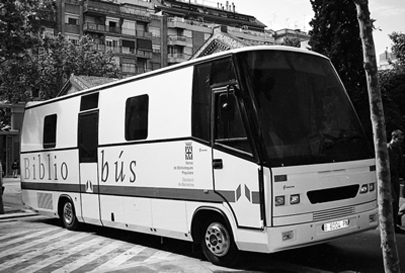 Uno de los bibliobuses en servicio perteneciente a la Xarxa de Biblioteques Populars de la Diputació de Barcelona